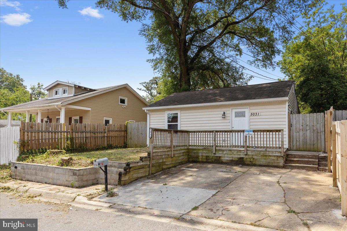 5031 Emo St Property Photo 2
