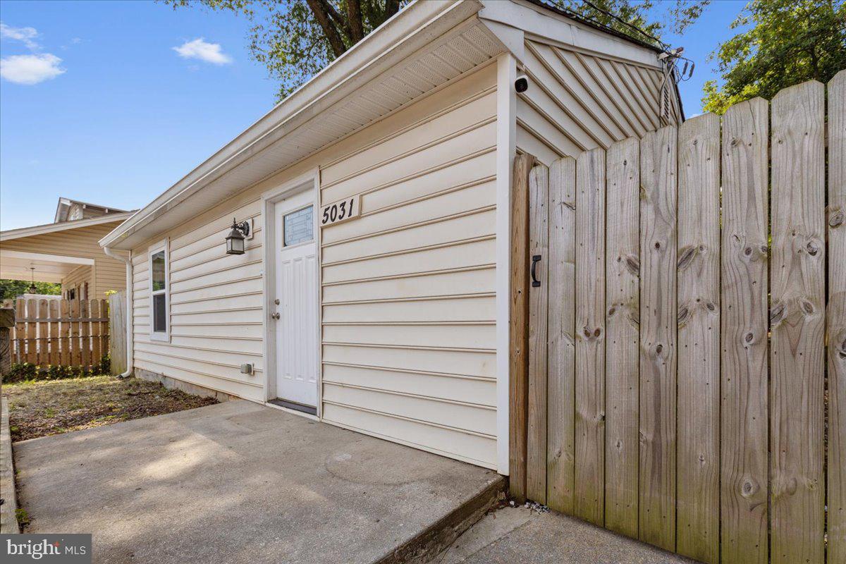 5031 Emo St Property Photo 4