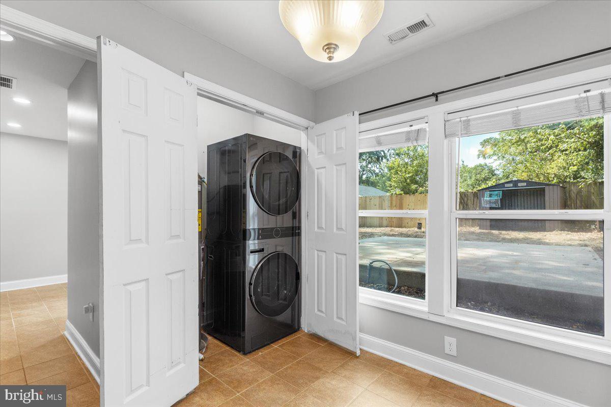 5031 Emo St Property Photo 18