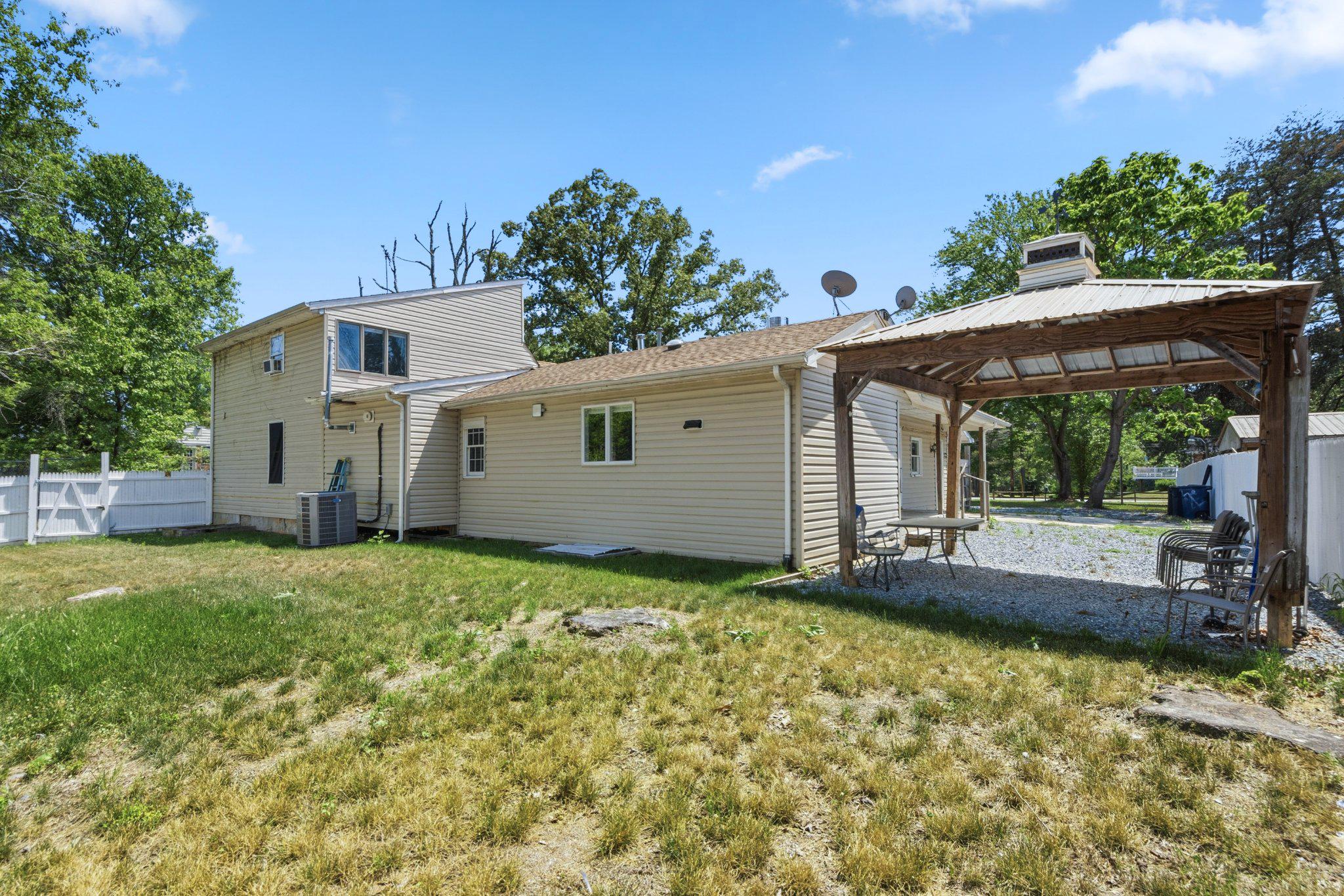 8304 Dangerfield Pl Property Photo 3