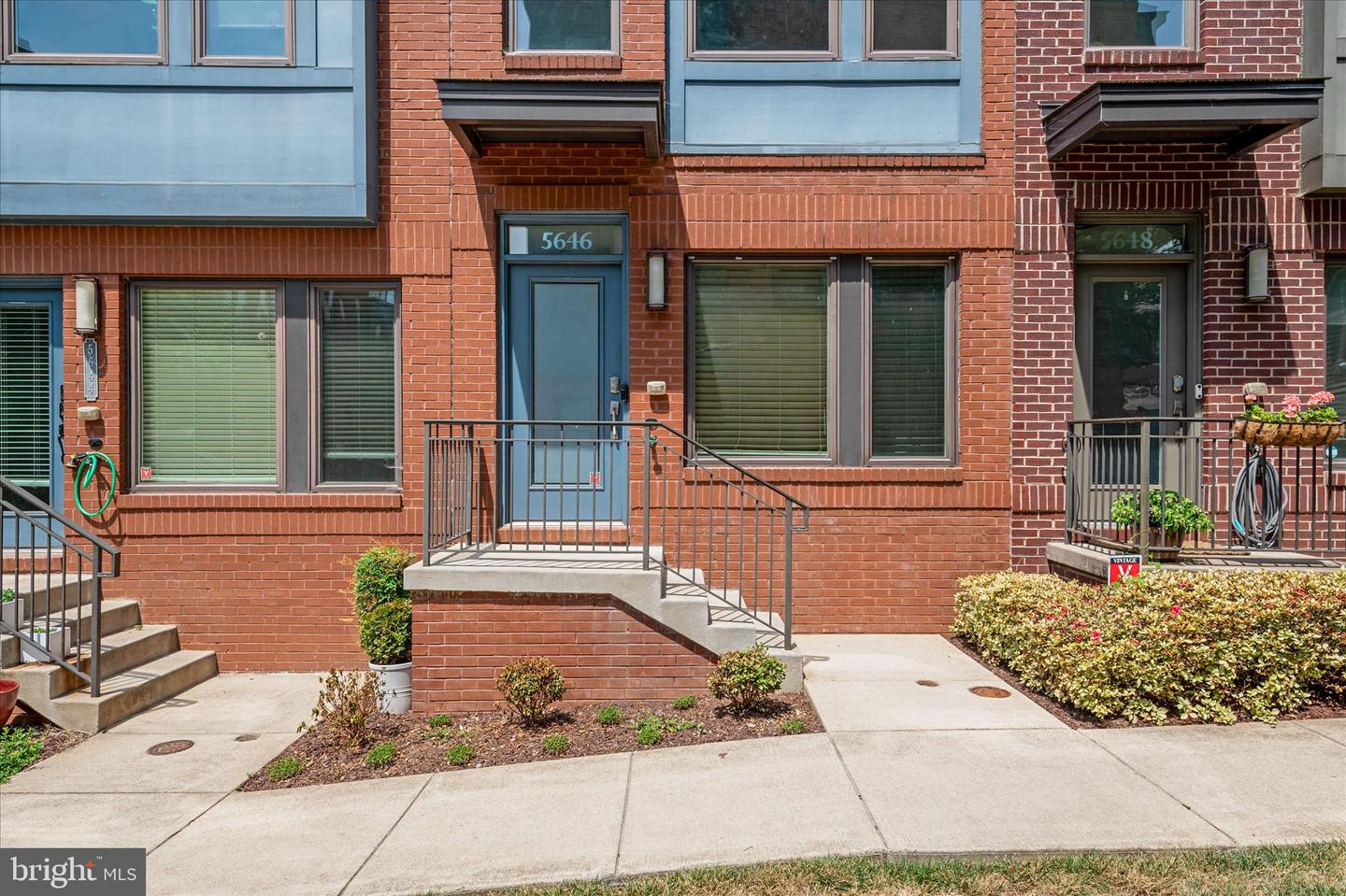 5646 46th Pl Property Photo 1