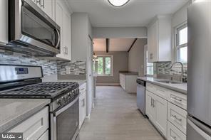 12702 N Point Ln Property Photo 5