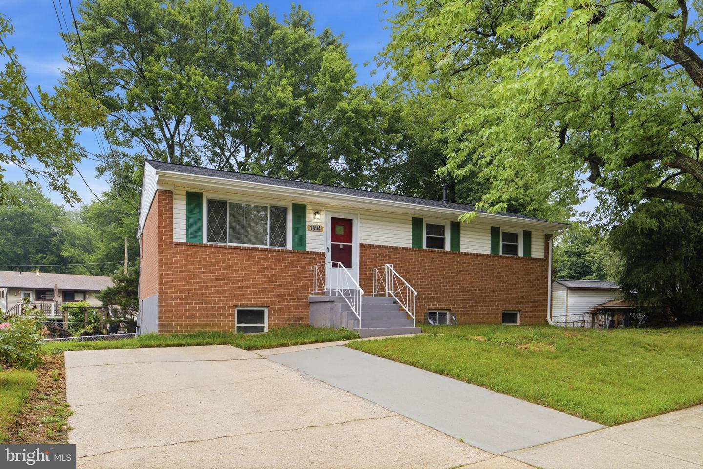 1404 Woodlark Dr Property Photo 1