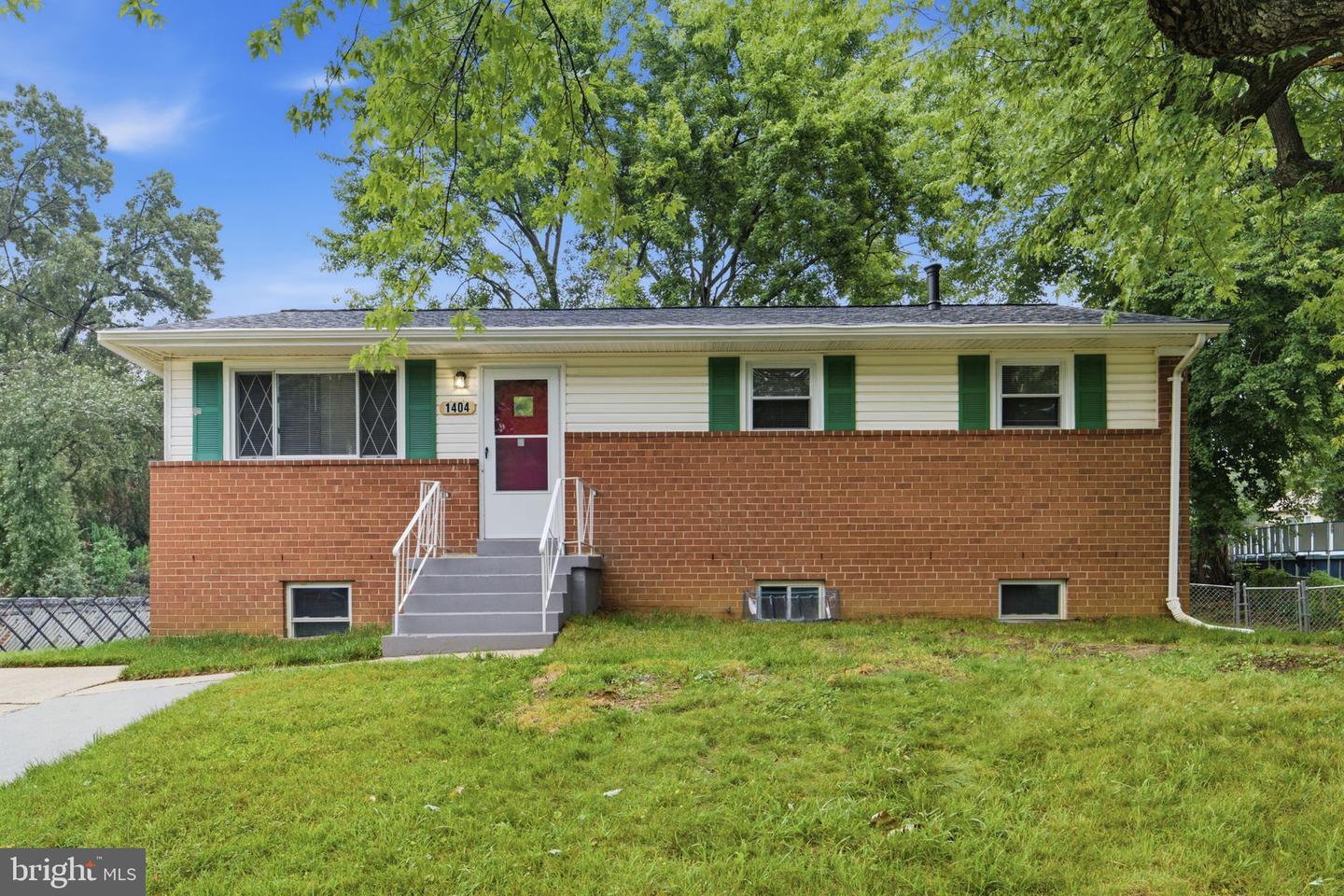 1404 Woodlark Dr Property Photo 2