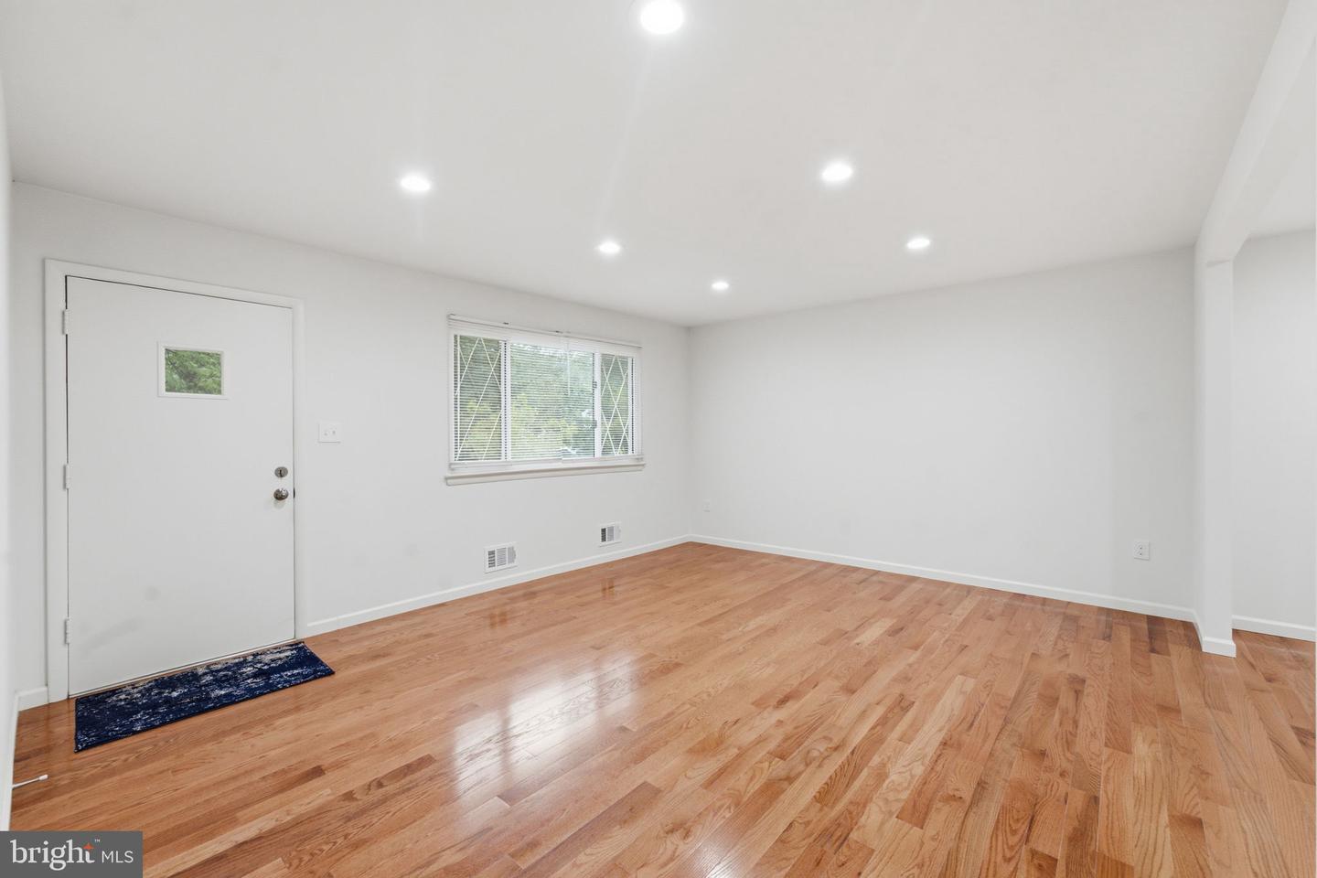 1404 Woodlark Dr Property Photo 3