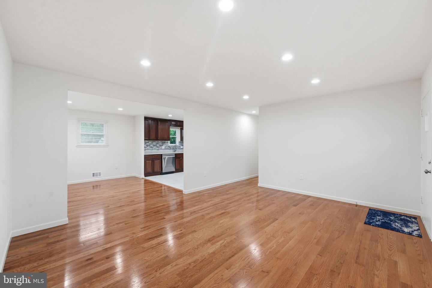 1404 Woodlark Dr Property Photo 5