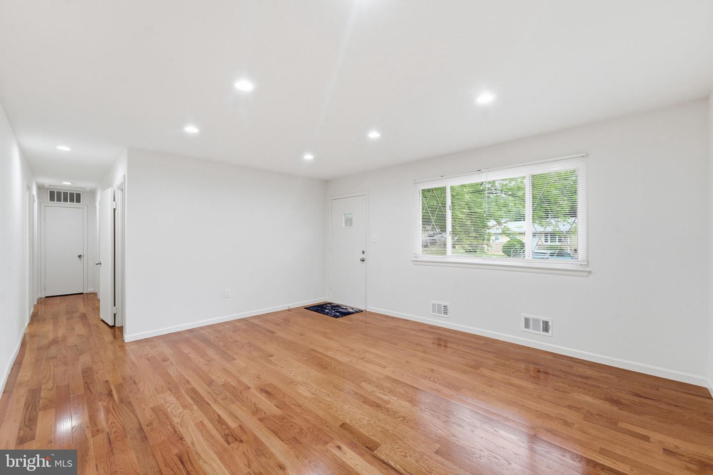 1404 Woodlark Dr Property Photo 6
