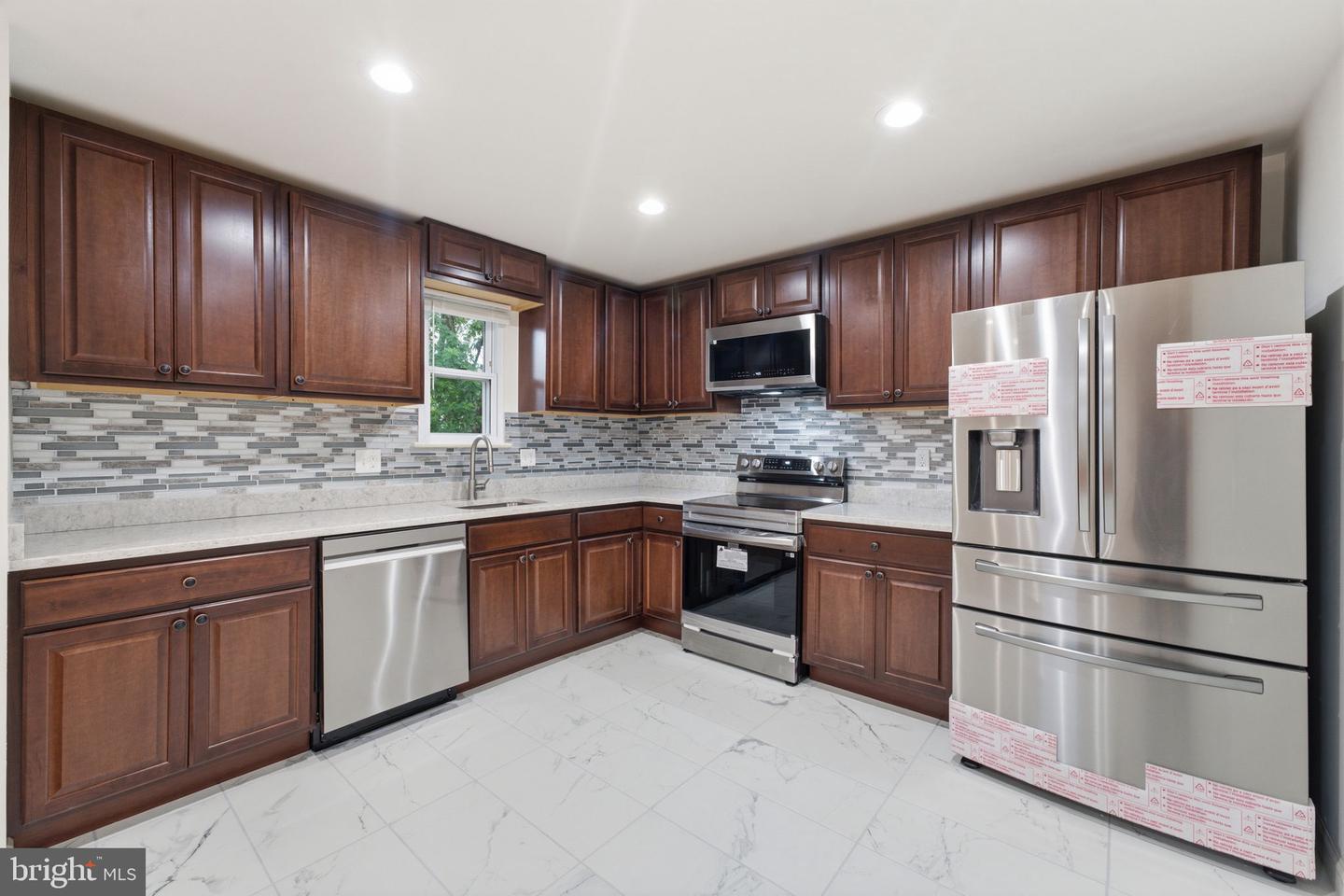 1404 Woodlark Dr Property Photo 17