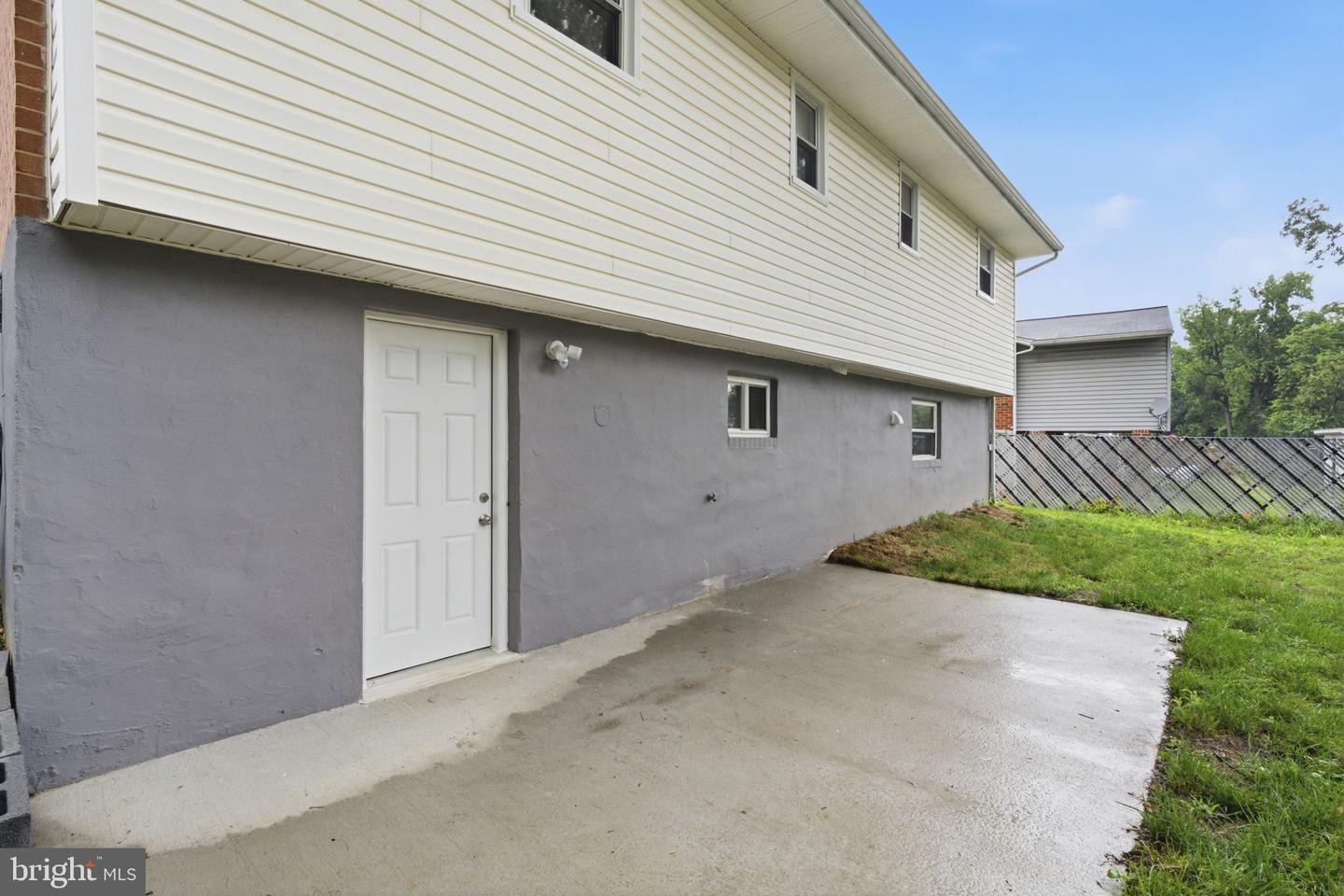 1404 Woodlark Dr Property Photo 26