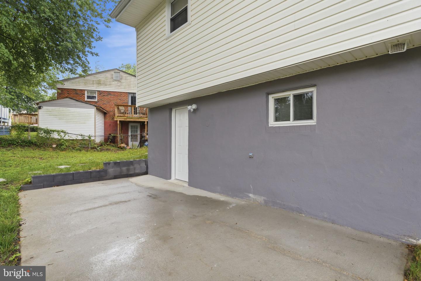 1404 Woodlark Dr Property Photo 27