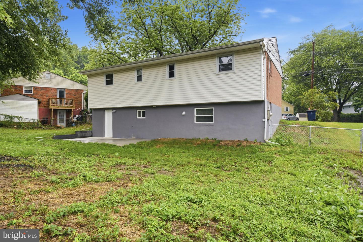 1404 Woodlark Dr Property Photo 29