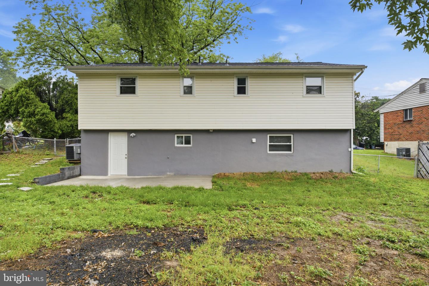 1404 Woodlark Dr Property Photo 30