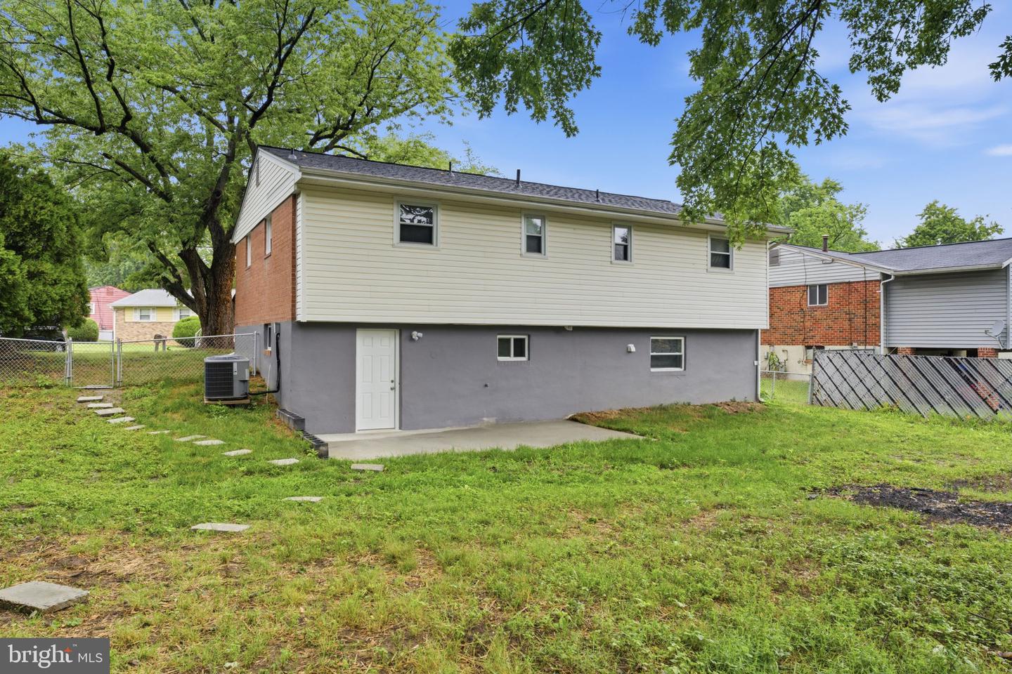 1404 Woodlark Dr Property Photo 31