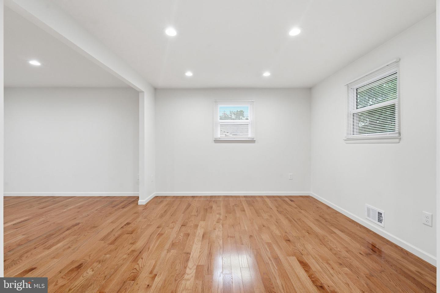 1404 Woodlark Dr Property Photo 33