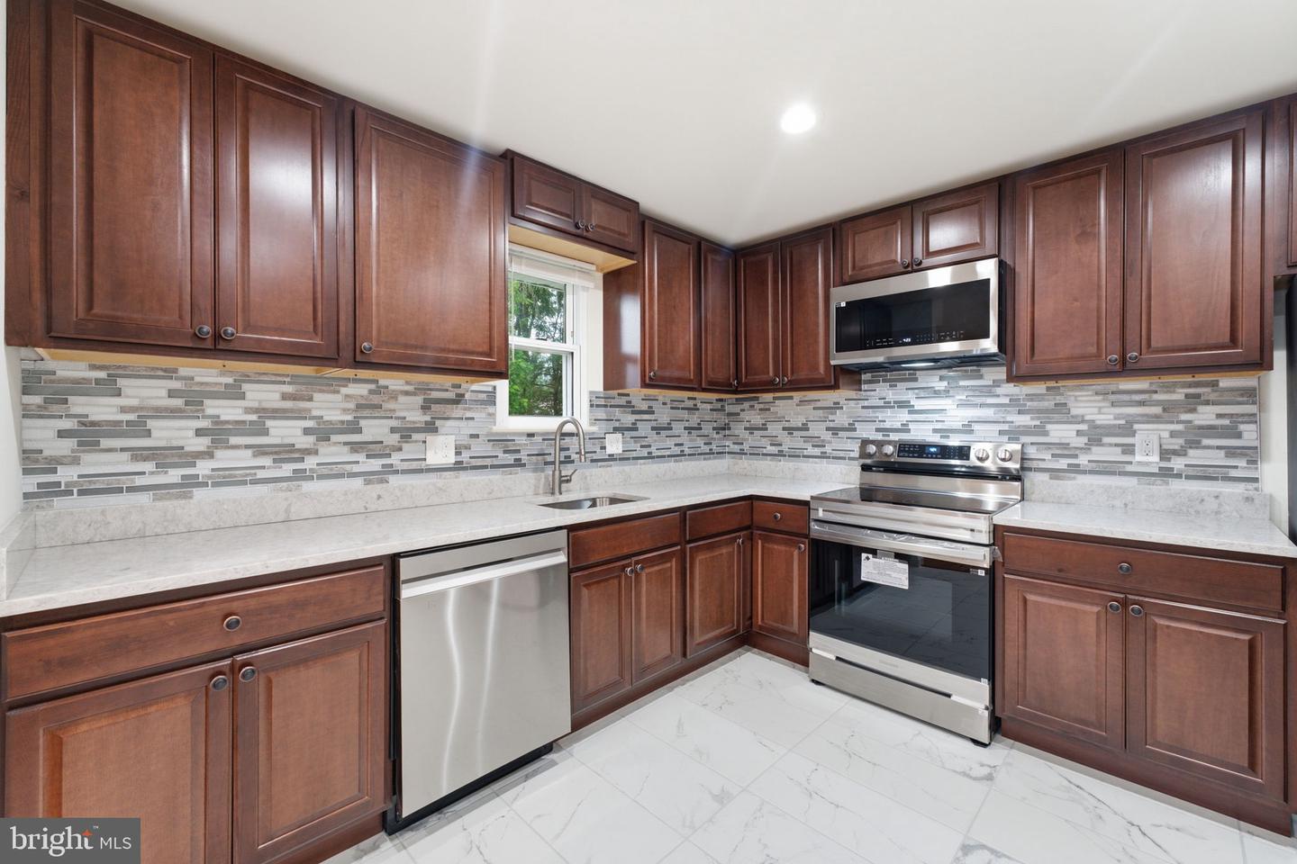 1404 Woodlark Dr Property Photo 43