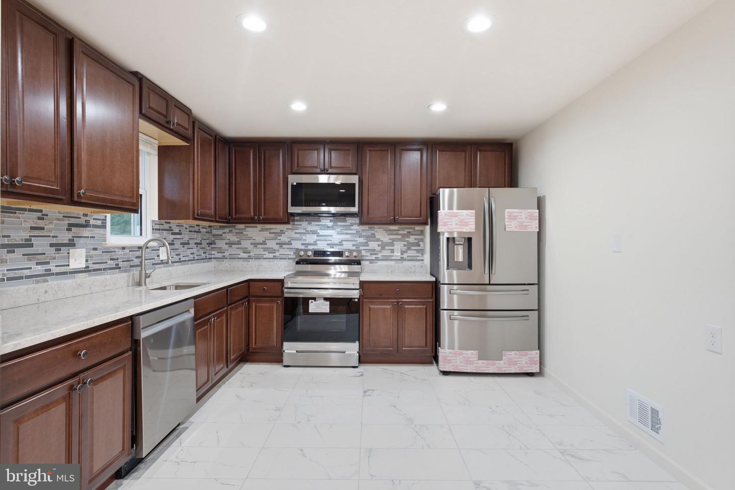 1404 Woodlark Dr Property Photo 44