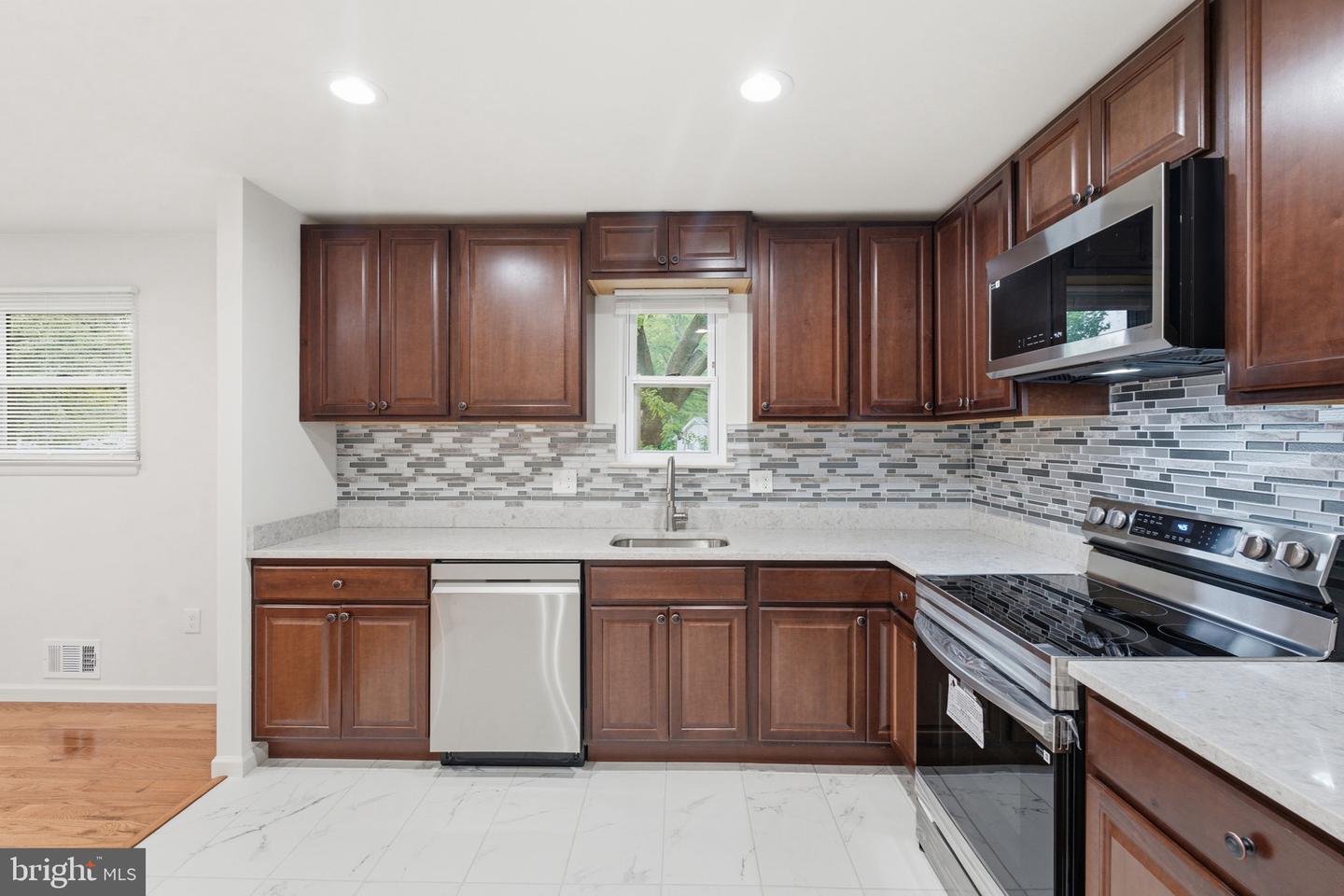 1404 Woodlark Dr Property Photo 46