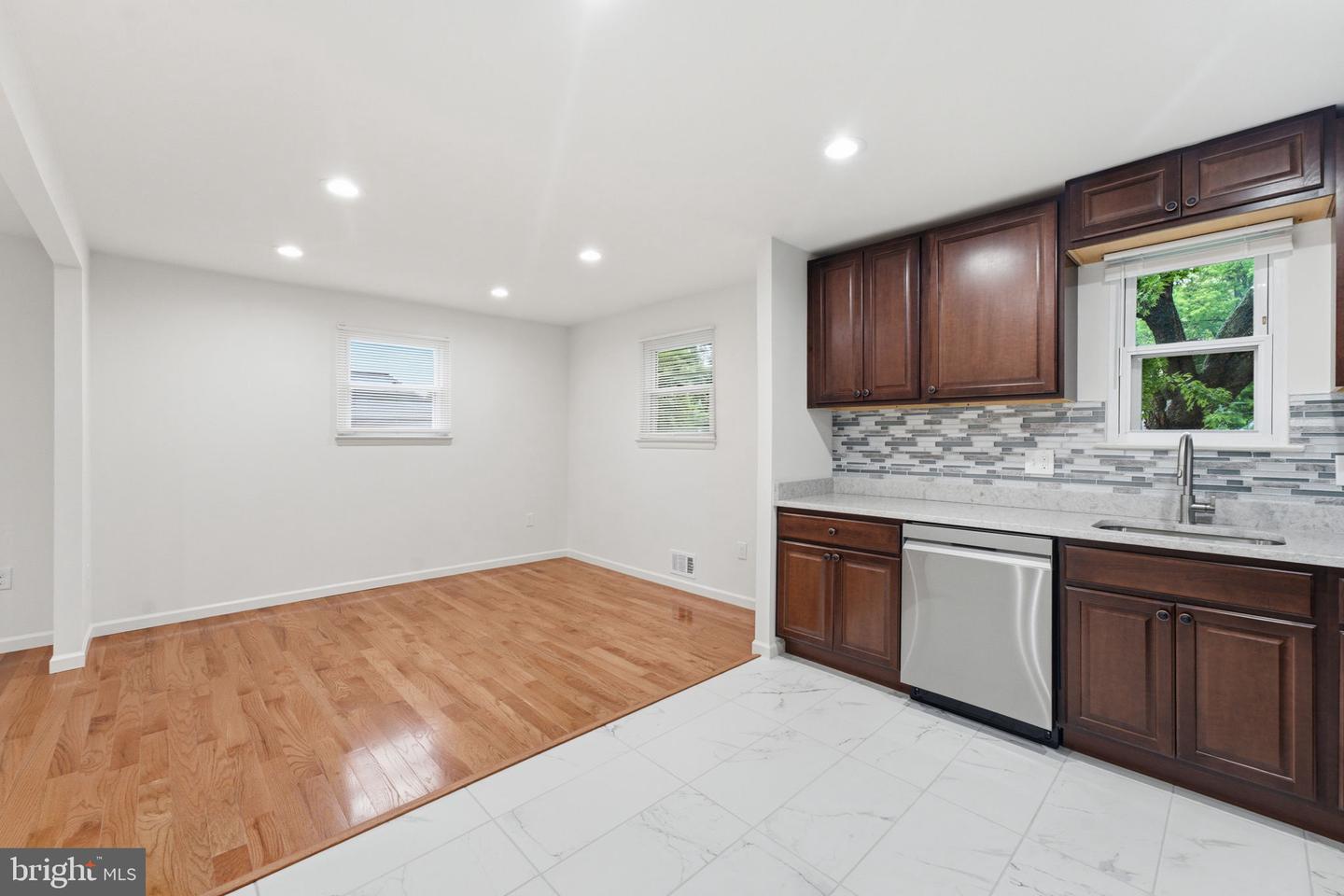 1404 Woodlark Dr Property Photo 47