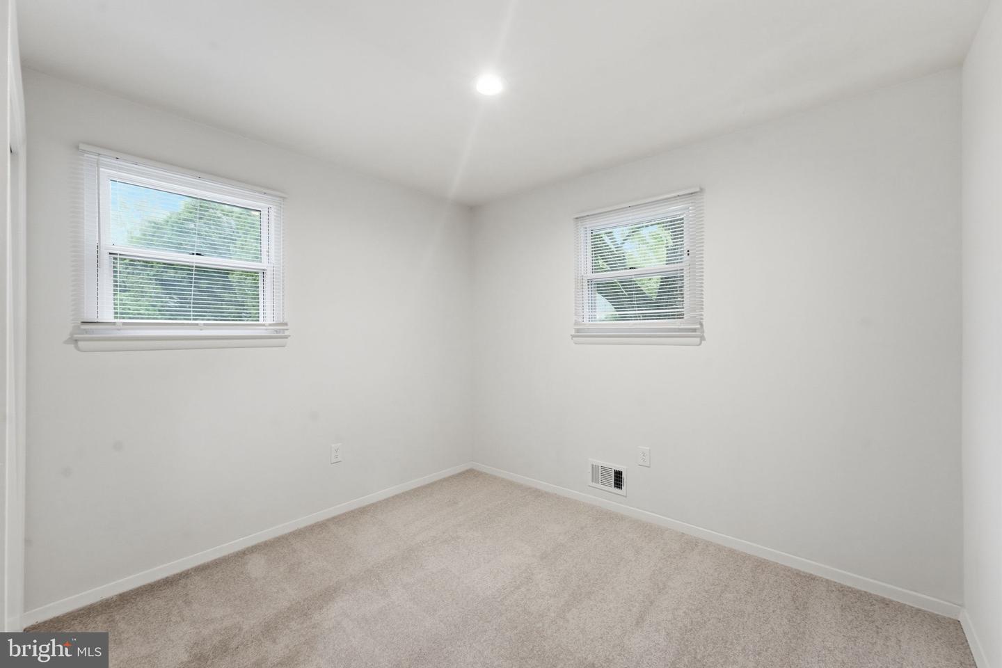 1404 Woodlark Dr Property Photo 52