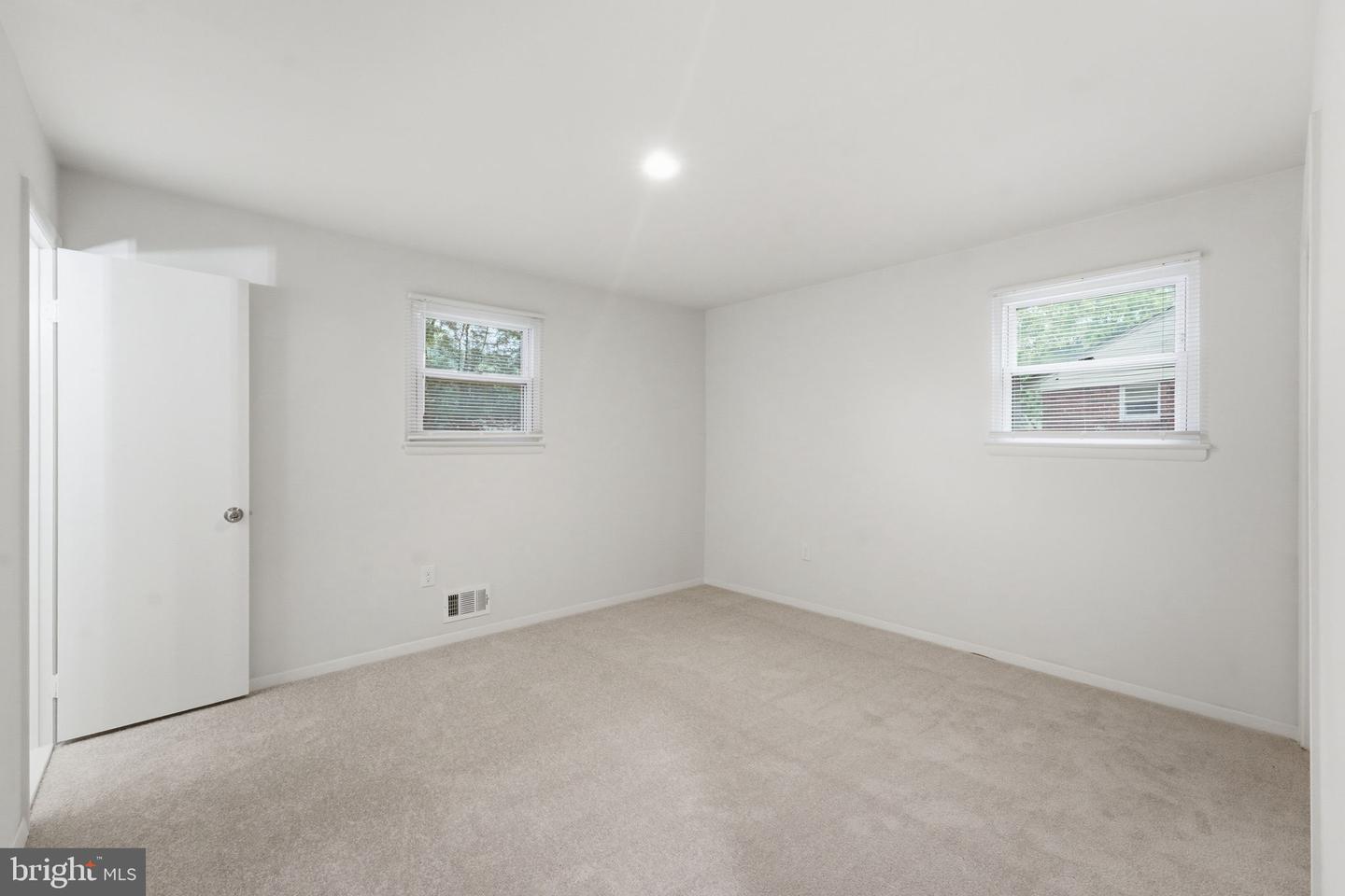 1404 Woodlark Dr Property Photo 55