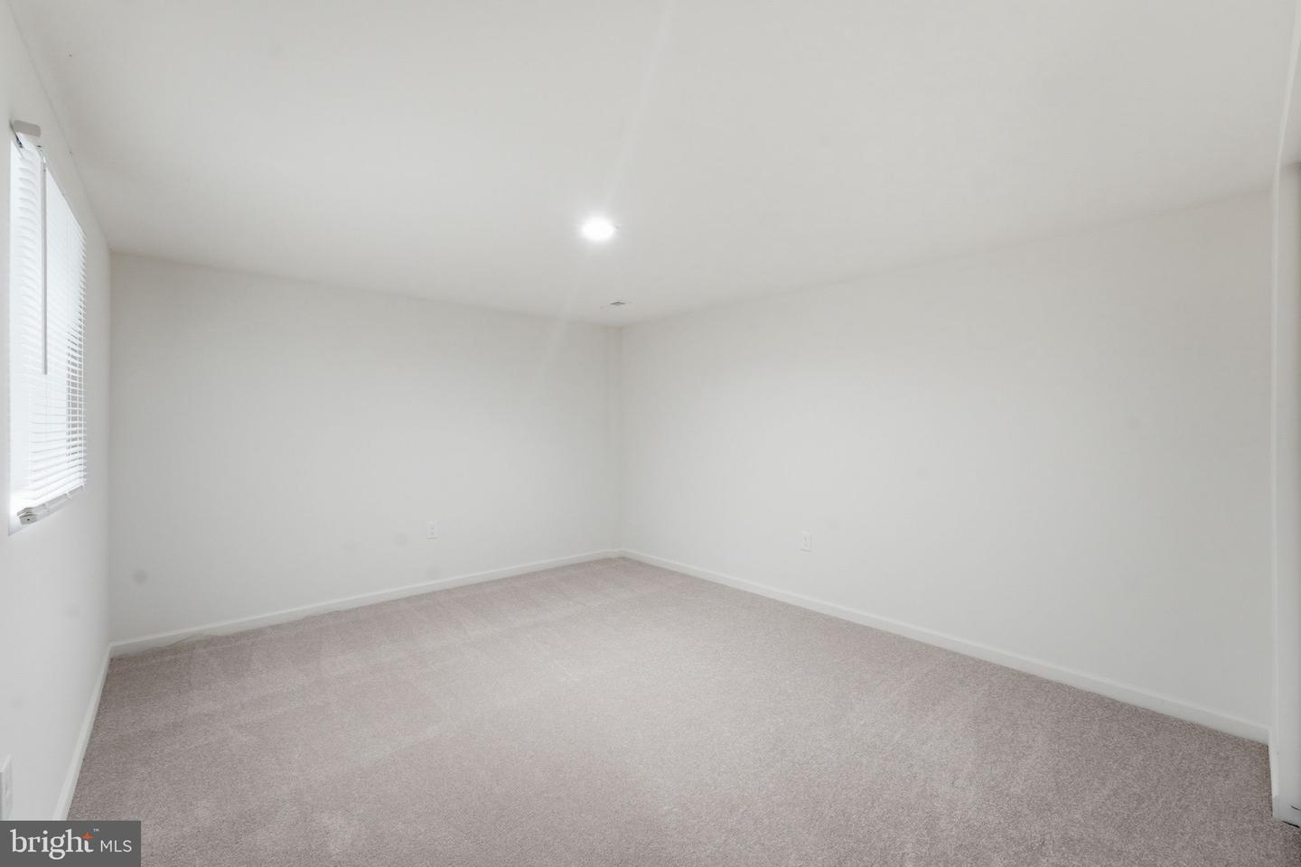 1404 Woodlark Dr Property Photo 59
