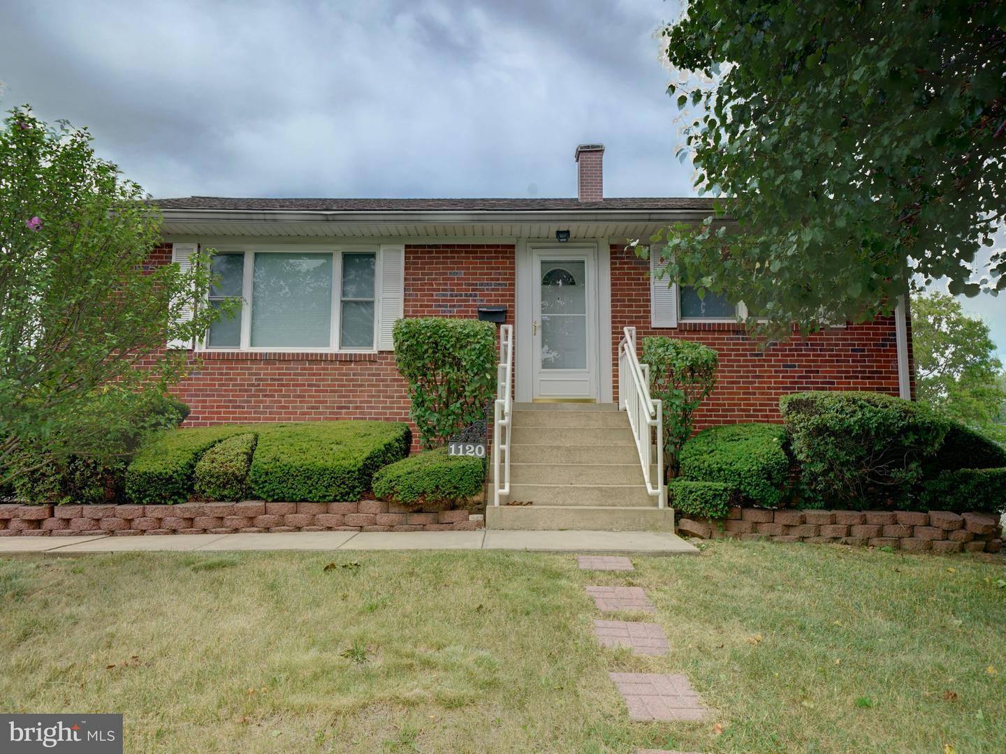 1120 Beall Pl Property Photo 1