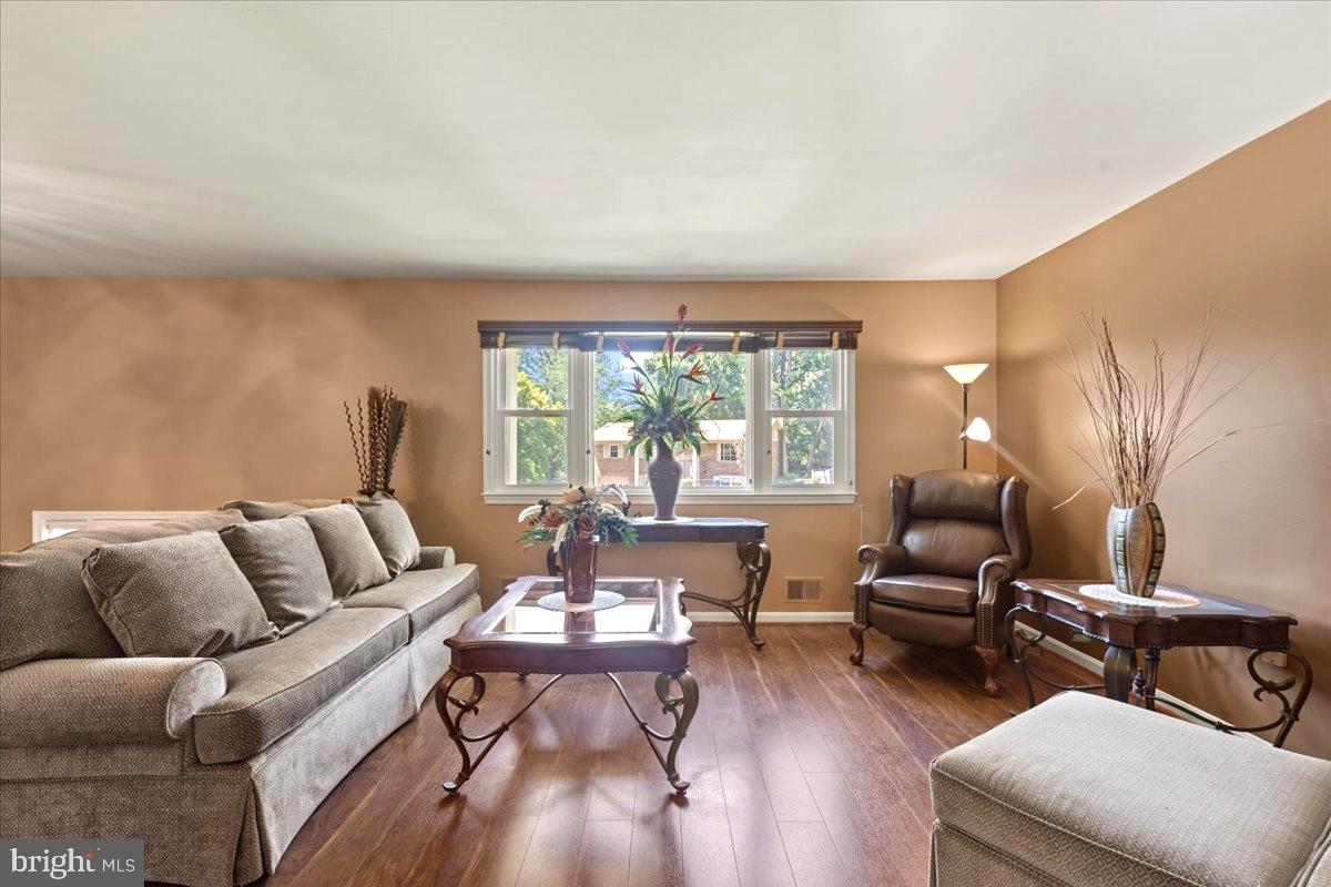 9202 Southmoor Ct Property Photo 7