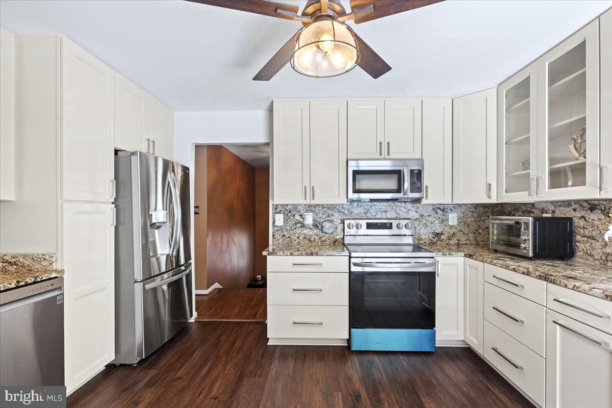 9202 Southmoor Ct Property Photo 11