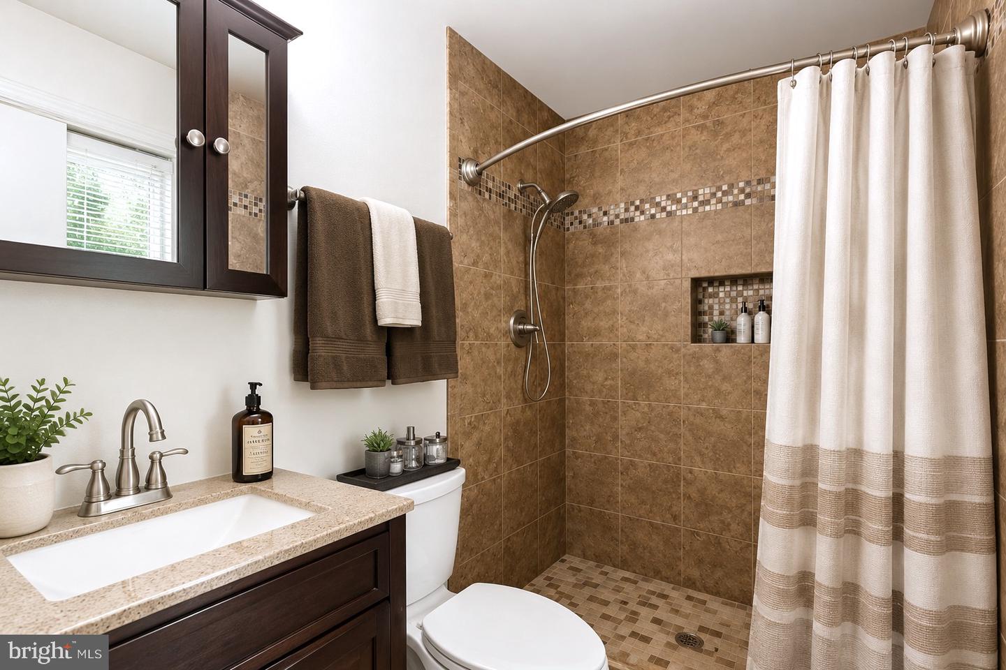 9202 Southmoor Ct Property Photo 17