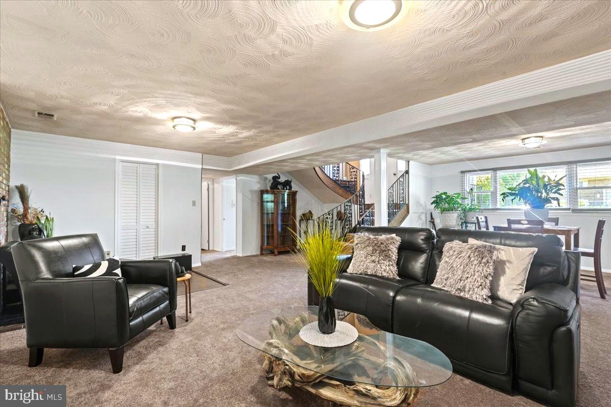 9202 Southmoor Ct Property Photo 27