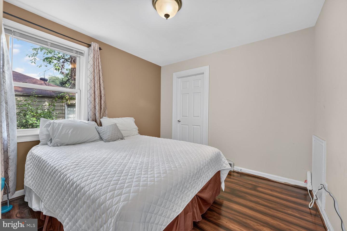 5406 Spring Ln Property Photo 8