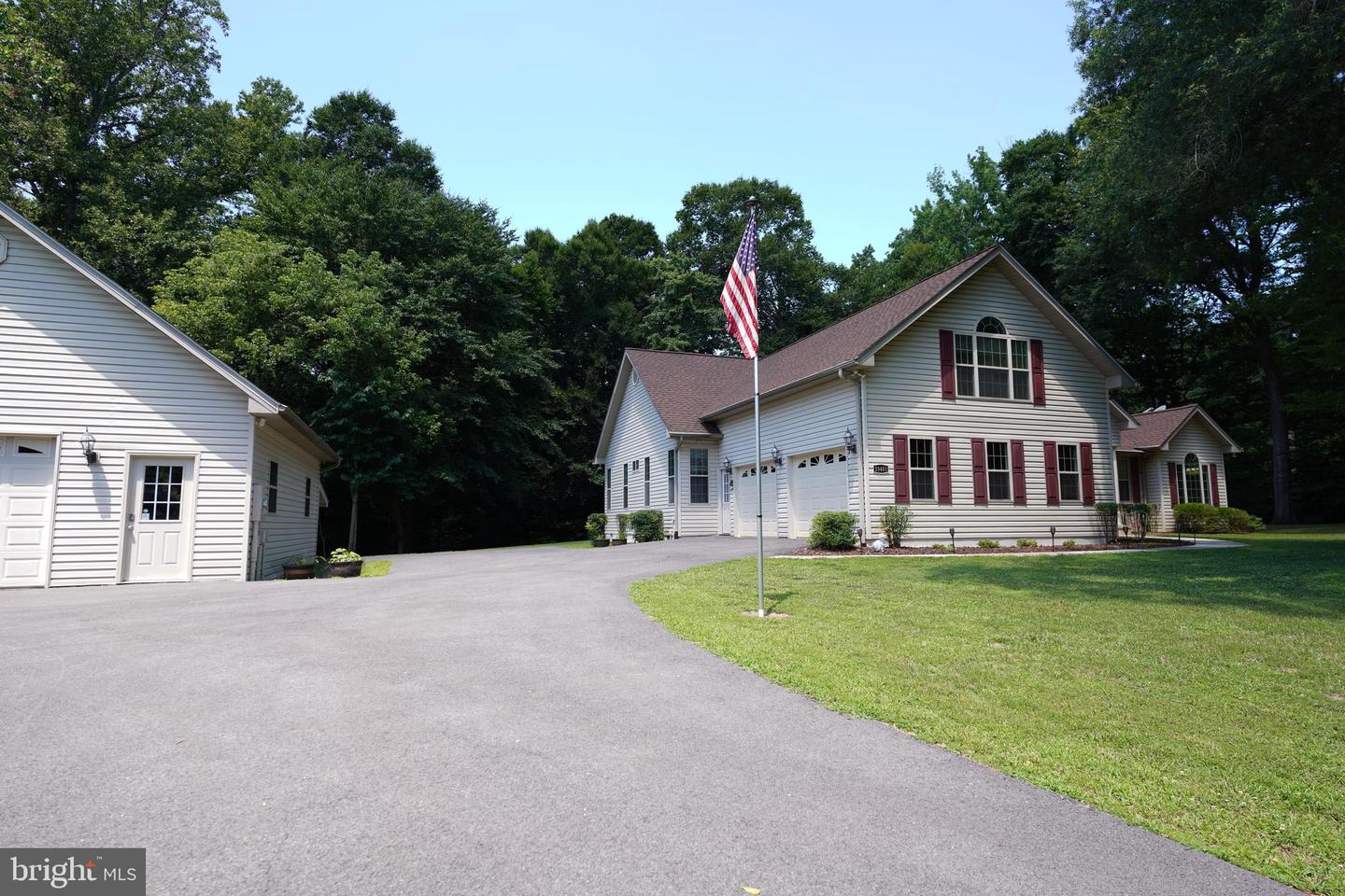 15401 Jamies Way Property Photo 8