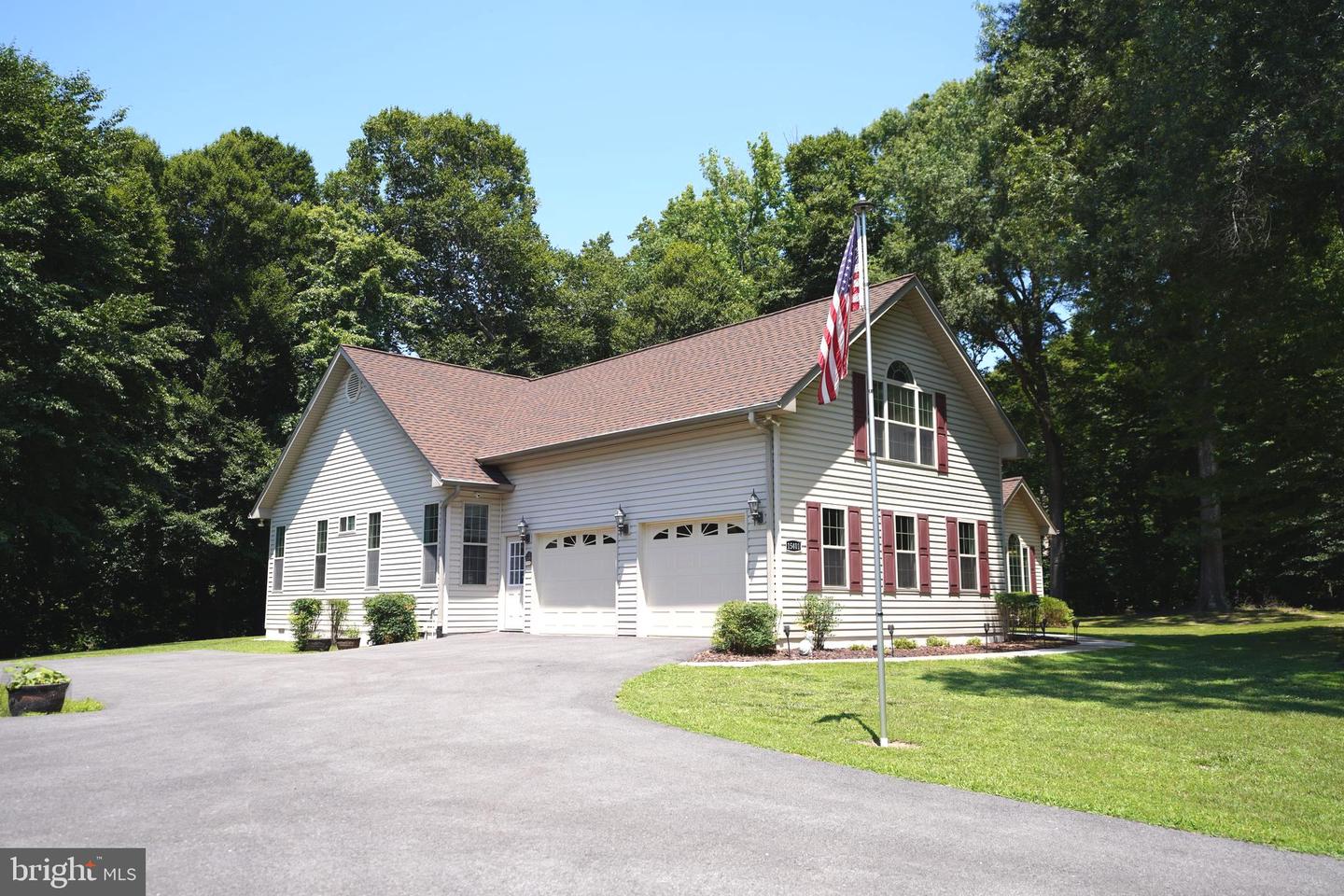 15401 Jamies Way Property Photo 9