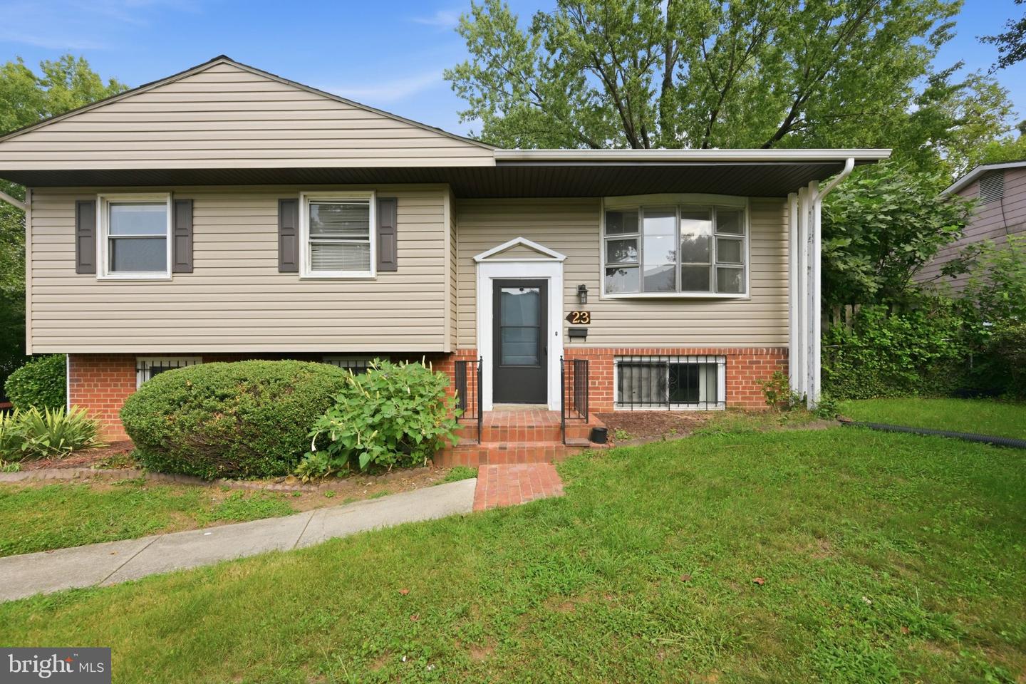 23 Daimler Dr Property Photo 1