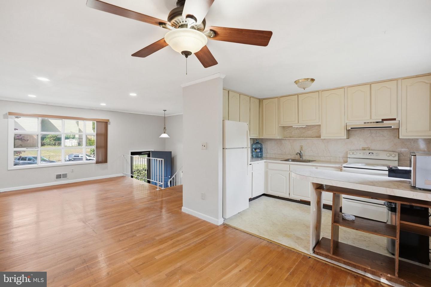 23 Daimler Dr Property Photo 4