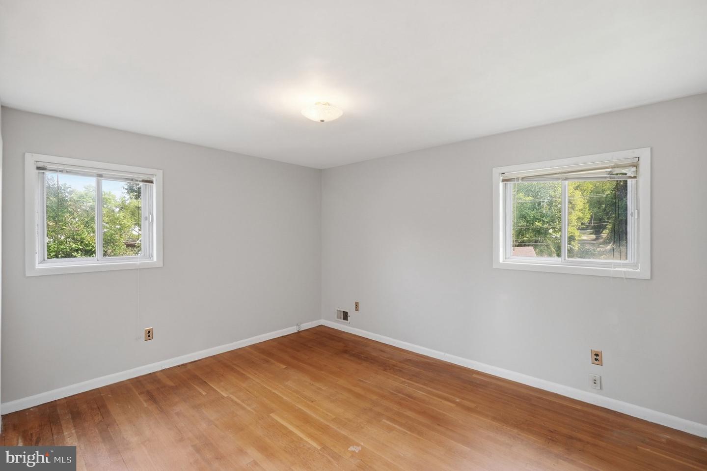 23 Daimler Dr Property Photo 5