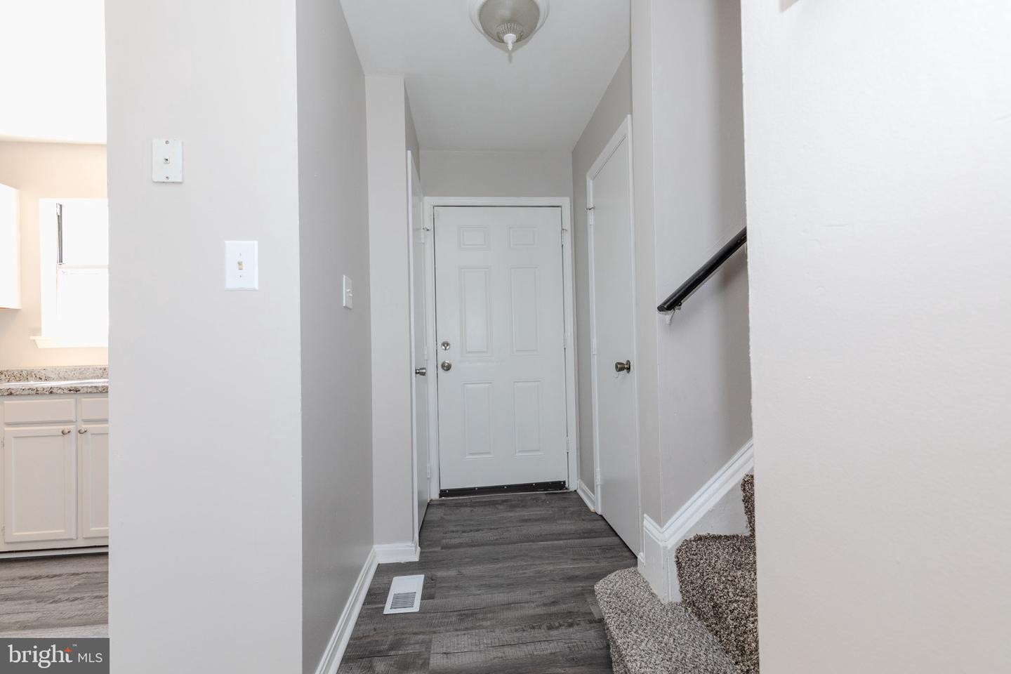 1319 Upcot Ct Property Photo 6