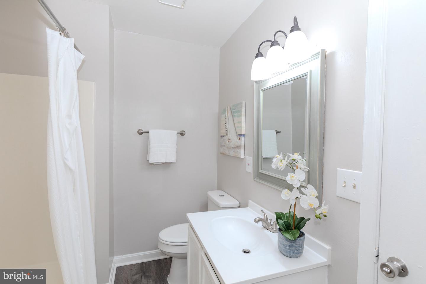 1319 Upcot Ct Property Photo 24