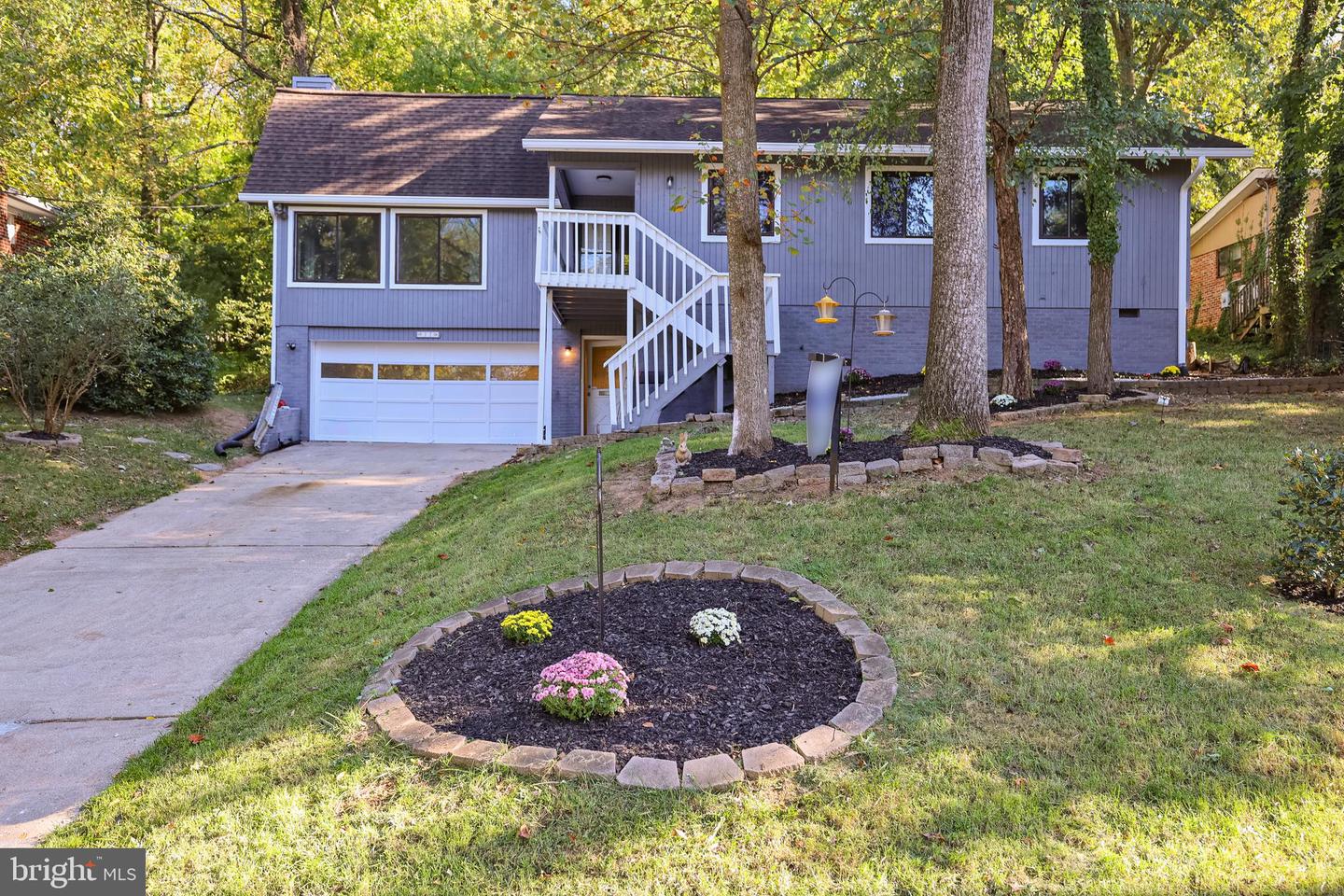 37 LAKESIDE DR Property Photo 1