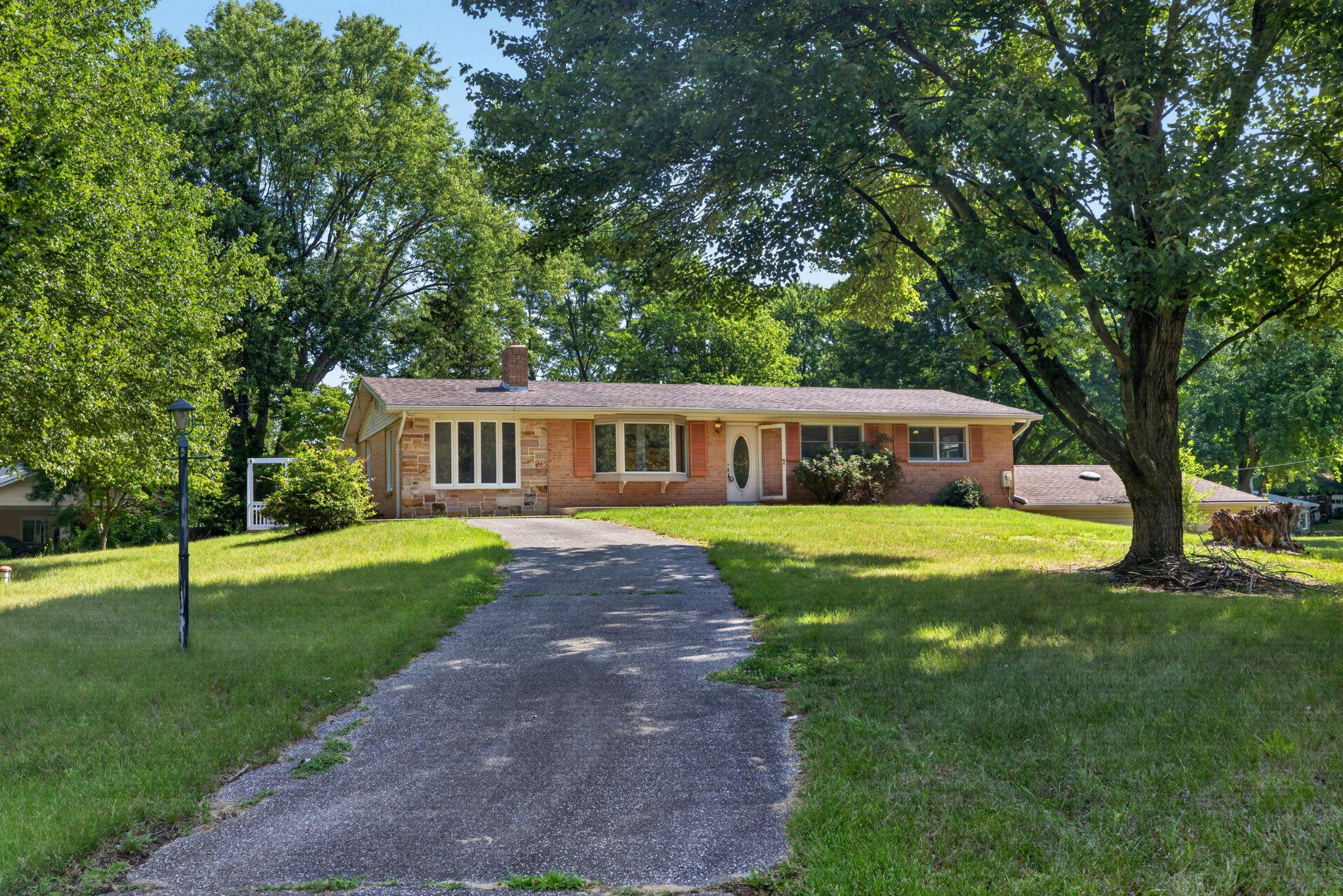 5611 Park Dr Property Photo 1