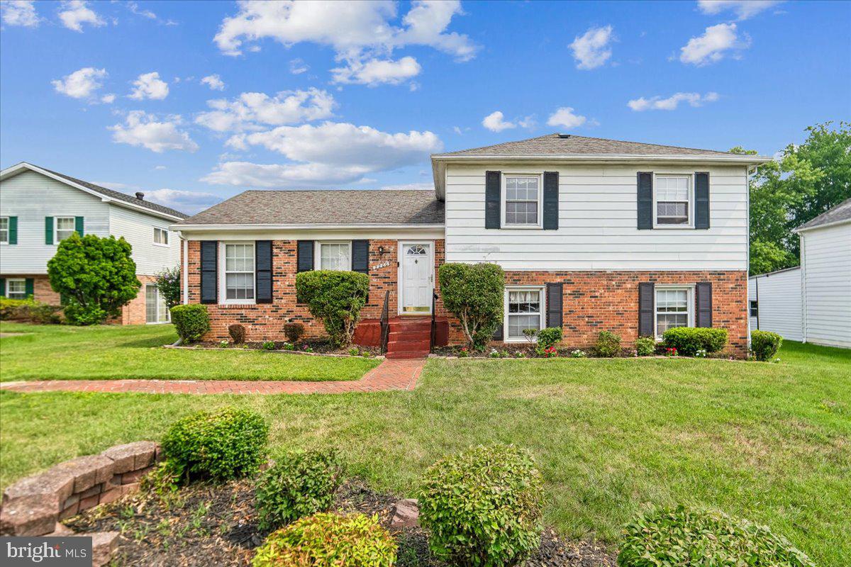 2200 Oaktree Ln Property Photo 2