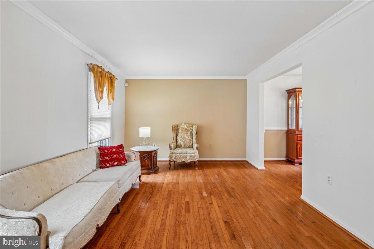 2200 Oaktree Ln Property Photo 6
