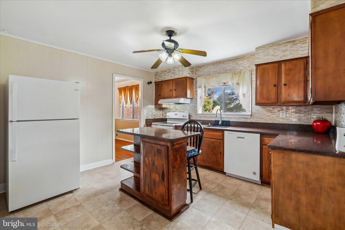 2200 Oaktree Ln Property Photo 12
