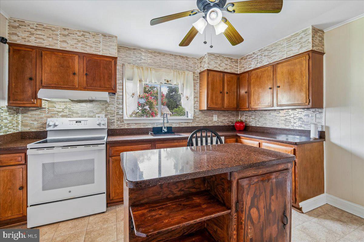 2200 Oaktree Ln Property Photo 13