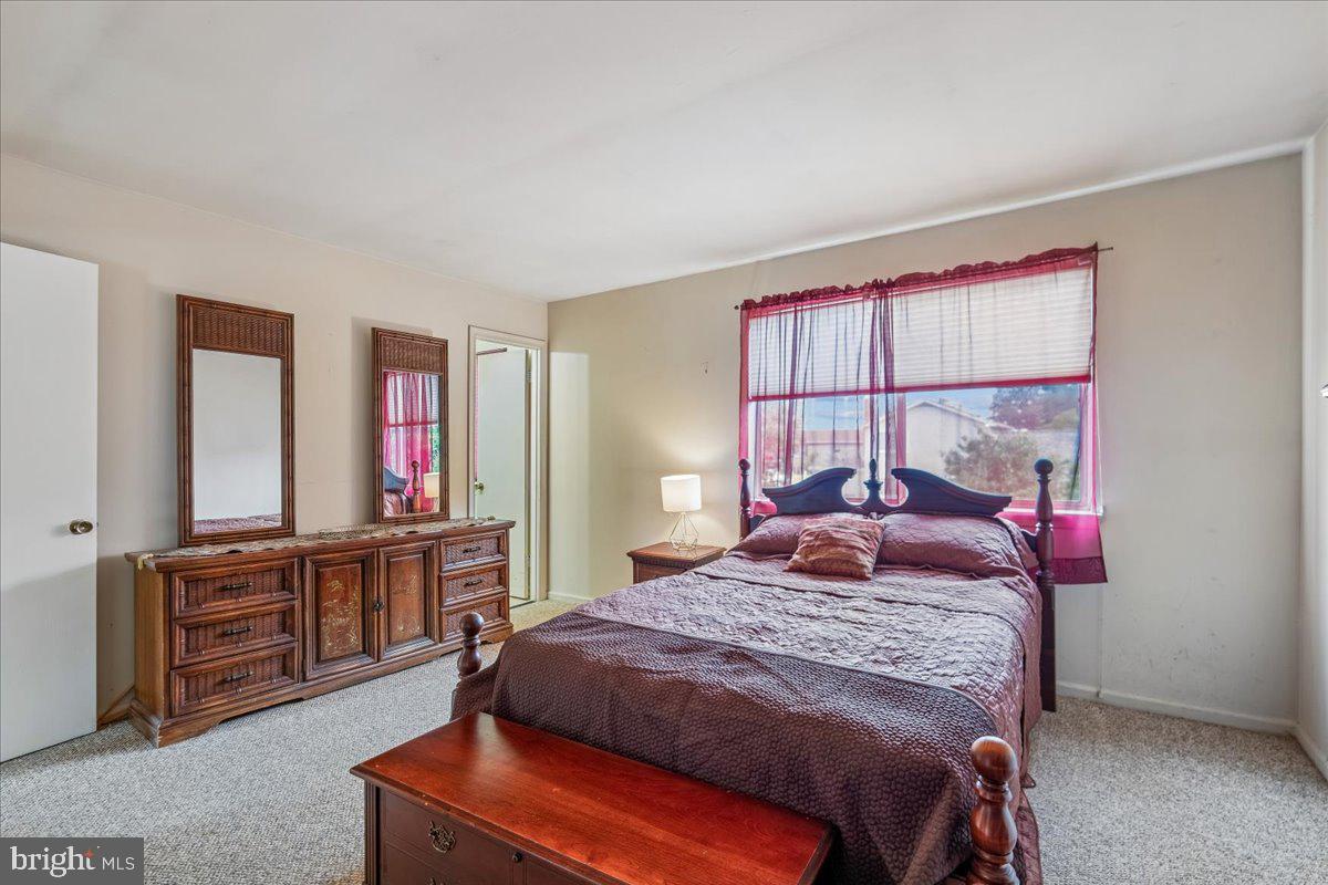 2200 Oaktree Ln Property Photo 16