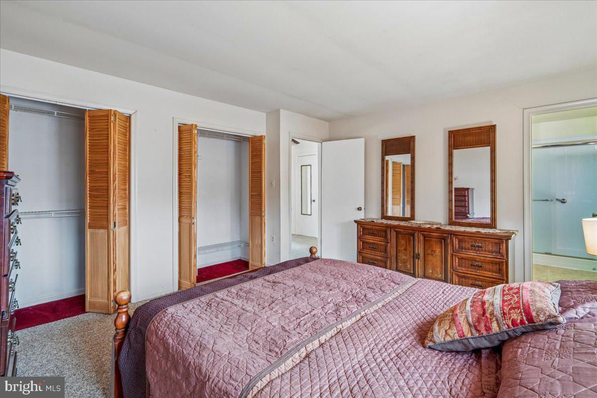 2200 Oaktree Ln Property Photo 17