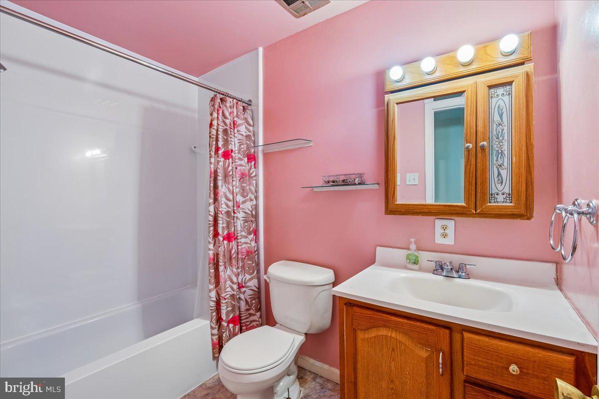2200 Oaktree Ln Property Photo 21