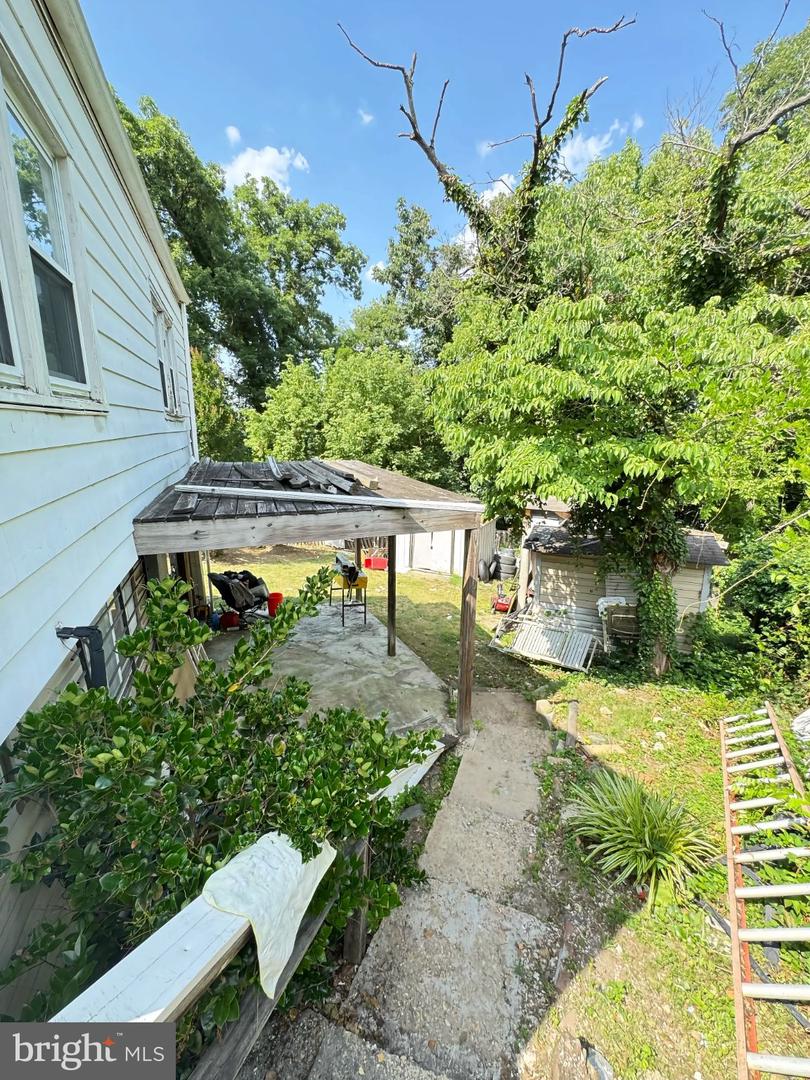 6035 67th Pl Property Photo 3