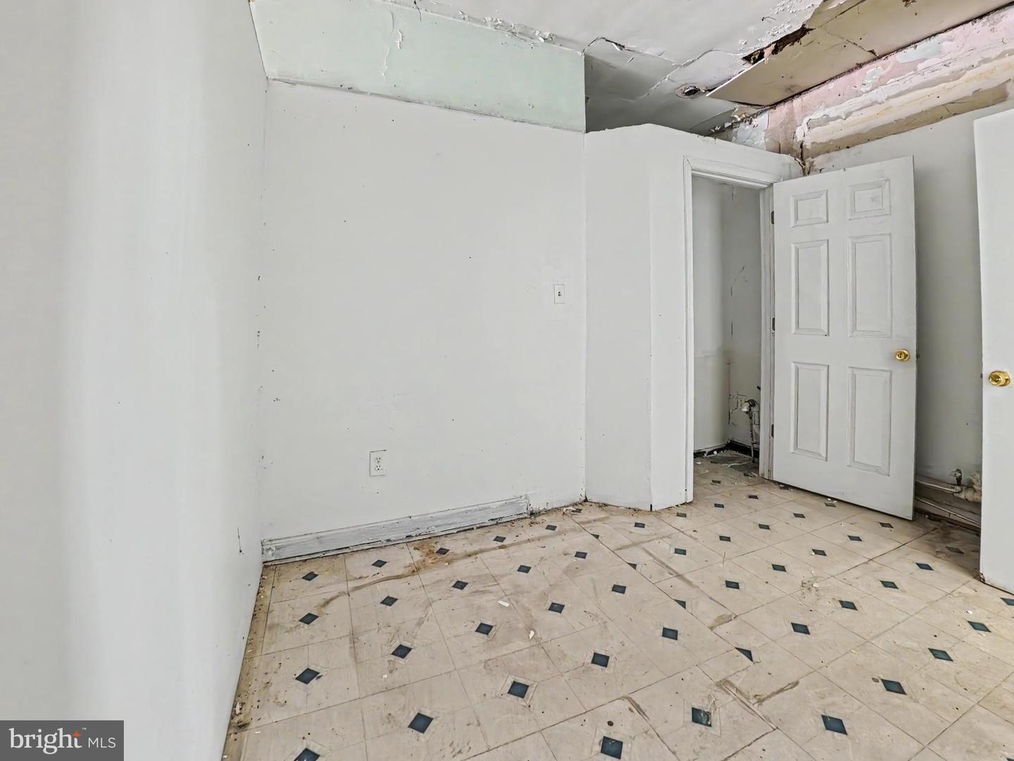 4129 Southern Ave Property Photo 6