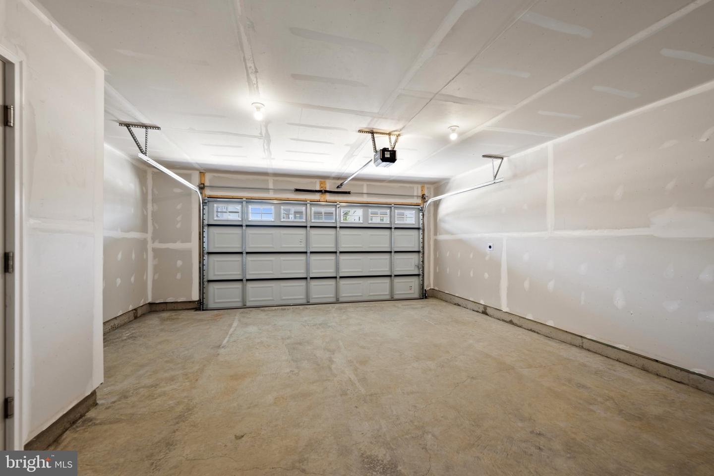 9008 Warendorf Way Property Photo 26